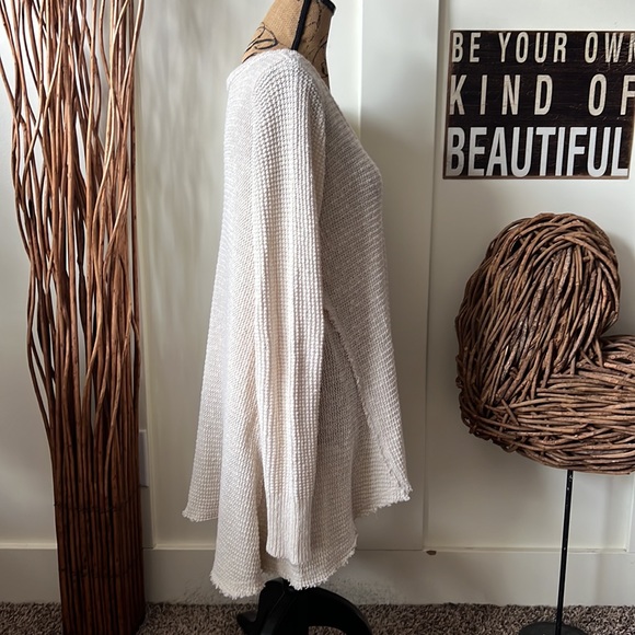 Ruby Moon Scoop Neck Cream Sweater With Scarp Hem - Picture 3 of 6